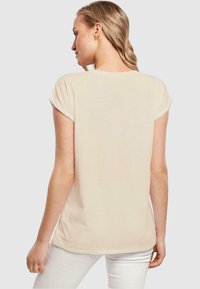 Merchcode VALENTINES DAY - XOXO EXTENDED SHOULDER  - T-shirts med print - whitesand