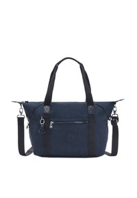 Marineblauwe stoffen tas met dubbele handvatten aan de bovenkant en een verstelbare schouderriem, voorzien van een voorzak met rits en logo-embleem. Textuurafwerking.