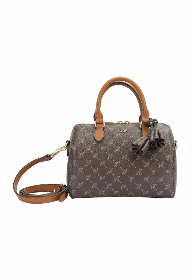 Sac à main marron à motif avec des poignées couleur cuir clair et une bandoulière amovible, décoré de trois pompons en cuir et de garnitures dorées.
