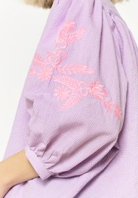 LolaLiza EMBROIDERY - Pogājama blūze - pastel lilac