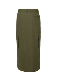 Gonna midi verde oliva realizzata in tessuto leggero, con vita aderente, tasche cargo laterali e silhouette dritta.