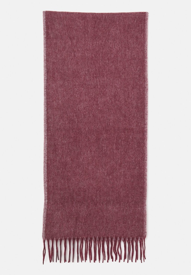 Écharpe en laine bordeaux avec des franges ; texture douce, forme rectangulaire, et couleur unie sans motifs ni ornements.