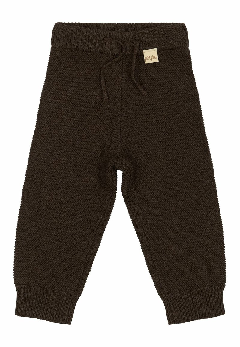 Tummanruskeat neulotut vauvan housut, joissa on ribbikuvioitu vyötärö ja hihansuut, edessä nauhakuja ja pieni beige brändilappu vyötäröllä.