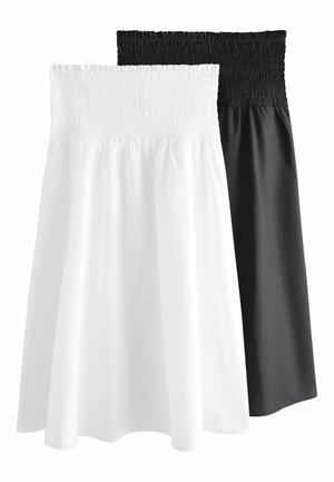 Zwei trägerlose Röcke mit gerafftem, elastischem Bund, einer vorne weiß und einer hinten schwarz, auf weißem Hintergrund.
