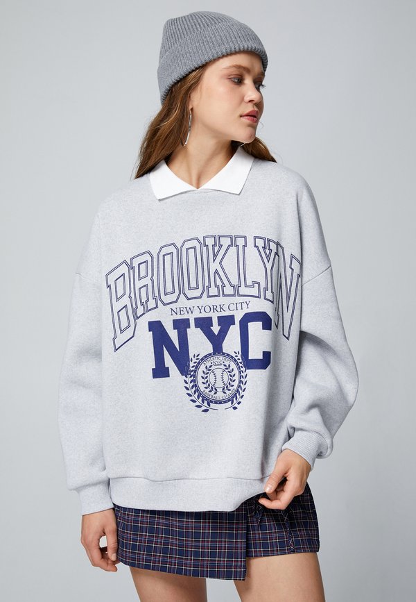 PRINTED OVERSIZED VARSITY - Sweatshirt