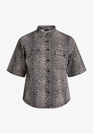 Koszula z krótkim rękawem w czerwono-brązowy wzór w panterę, w odcieniach ciemnego i jasnego beżu, z zapięciem na guziki z przodu, dwiema kieszeniami na piersi oraz prostym dołem.