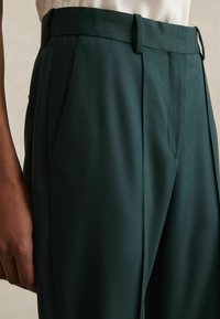Reiss REGULAR FIT - JADE WIDE-LEG - Hlače - green