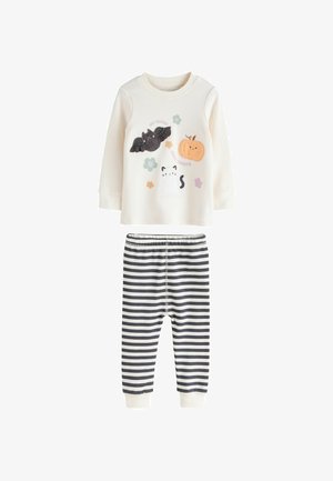 Crèmekleurig shirt met lange mouwen met vleermuis, pompoen, kat en bloemen, gecombineerd met zwart-wit gestreepte broeken voor kinderen.
