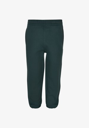 Sötétzöld pamut póló és hozzáillő pulóver, bordás mandzsettákkal. Fehér sportcipők fekete csíkokkal az oldalán. Egyszerű dizájn és laza szabás.