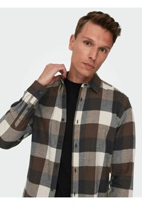 Only & Sons ONSGUDMUND LIFE CHECK SHIRT - Overhemd - hot fudge
