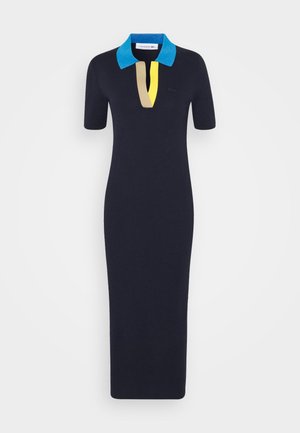 Marineblaues Polo-Kleid mit kurzen Ärmeln, blauem Kragen und einem gemusterten Knopfleisten mit gelben und beigen Akzenten. Sanfte, taillierte Silhouette.