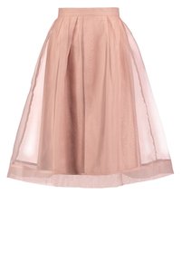 En rosig pink kjol med ett flödande, genomskinligt tygöverdrag, med veck och ett åtsittande midjeband som ger ett lätt och luftigt utseende.