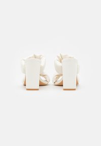 Glamorous Mules de salto - white