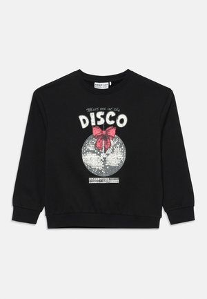Fekete pulóver, amelyen a "Találkozzunk a DISCO-nál" felirat található, ezüst diszkógömb grafikával és nagy rózsaszín masnival.
