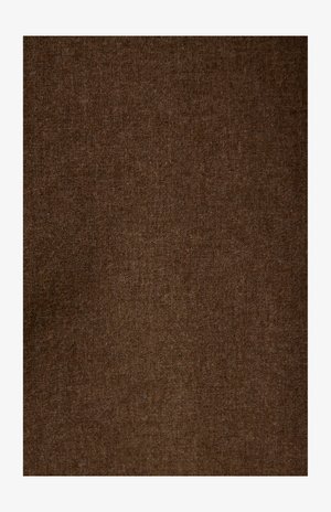 Pruun linane kangas pehme ja tekstuuriga viimistlusega, millel on ühtlane muster ja mahedad toonid, sobilik erinevateks tekstiilirakendusteks.