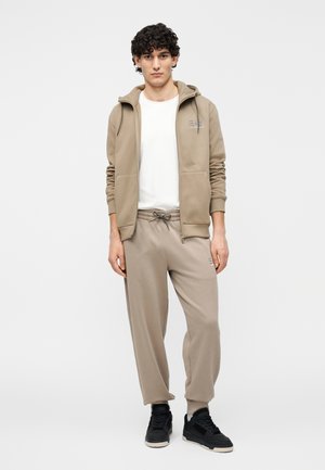 TRAIN VISIBILITY SET - Melegítő - roasted cashew