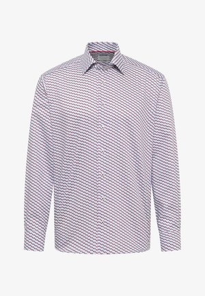 Langærmet skjorte med knapper, hvid bund og et gennemgående lille rødt og blåt geometrisk mønster.