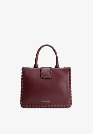 Borsa in pelle bordeaux con bordi intrecciati, due manici superiori, chiusura a patta e piccolo logo dorato "Wittchen" al centro anteriore.