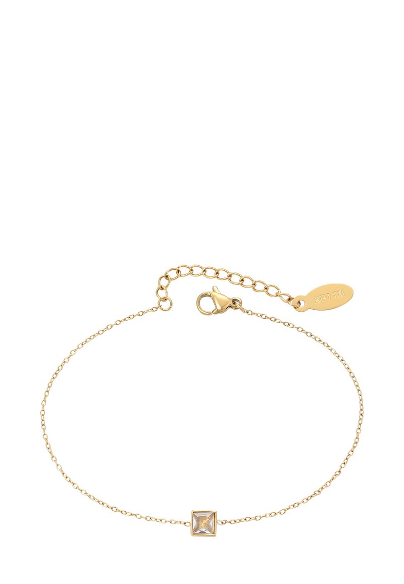 Delicata bracciale in catena d'oro con un centro composto da una pietra preziosa quadrata trasparente e chiusura regolabile con un piccolo etichetta incisa.