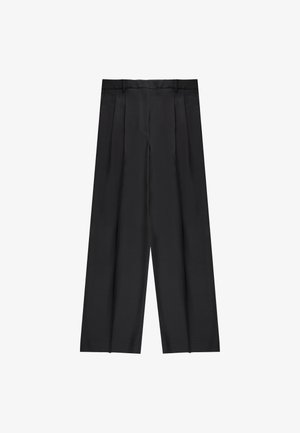 Zwart, hoge taillebroek met een wijde pijpdesign, voorzien van opvallende voorplooien en een gladde stoftextuur. Geen zichtbare zakken.