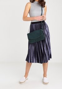 mint&berry Taška s příčným popruhem - teal