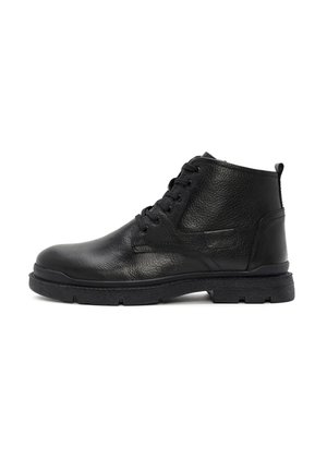 Botas de tobillo de cuero negro con un acabado texturizado, suela de goma plana, diseño de cordones con seis ojales y una pestaña en el talón para ponérselas con facilidad.