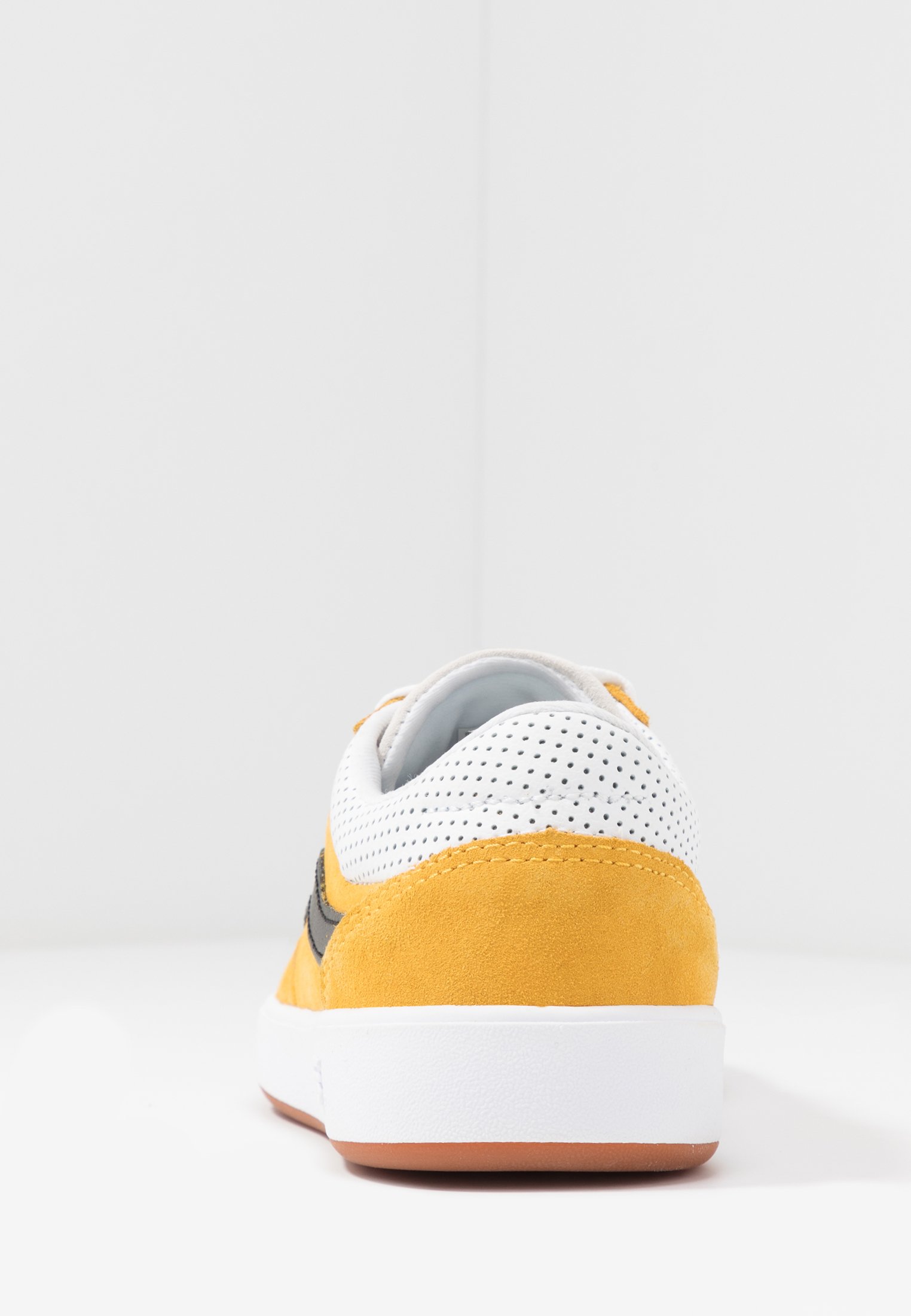 vans black & white cruze trainers