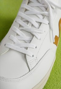 Veja V-12 - Sneaker low - extra white/camel
