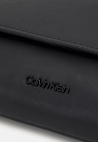 Calvin Klein UNISEX czarny