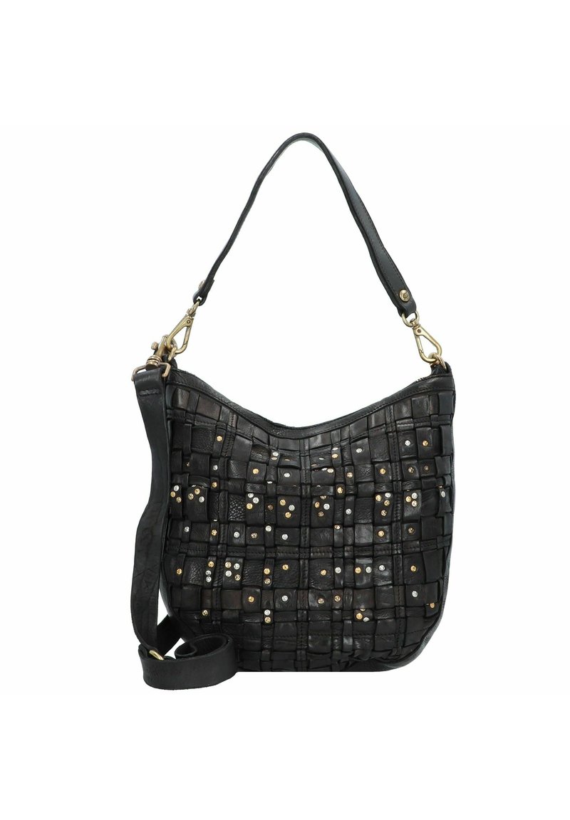 Bolso de mano de cuero trenzado negro con forma curvada, que presenta tachuelas decorativas, una correa de hombro desmontable y un asa corta.