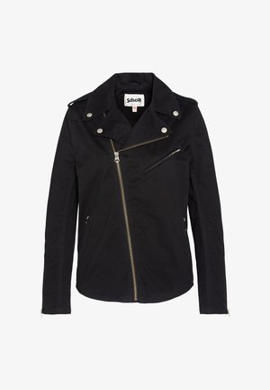 Chaqueta de motociclista negra hecha de tela con acabado mate. Presenta un cierre asimétrico, solapas de presión y bolsillos con cremallera. Detalles en hardware plateado.