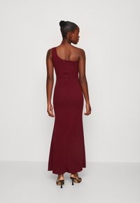 WAL G. SOYA ONE SHOULDER RUFFLE MAXI DRESS - Alkalmi viselet - berry wine