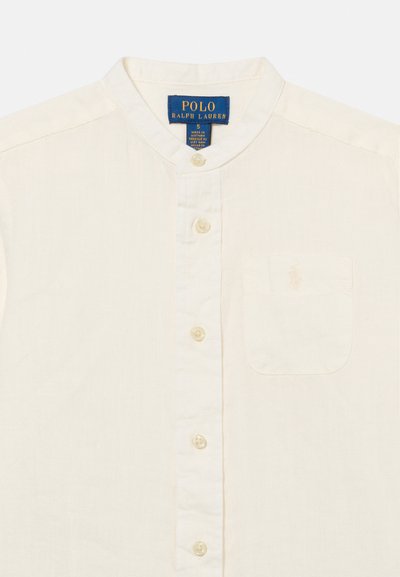 Λευκό πουκάμισο με γιακά μανταρίνι, κουμπιά μπροστά, τσέπη στο στήθος με λογότυπο Polo και μπλε ετικέτα Ralph Lauren στο εσωτερικό του γιακά.