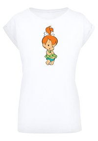 Hvit t-skjorte med korte ermer som har et tegneseriefigur med oransje hår, grønn kjole og blå shorts, trykket på midten foran.