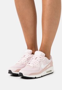 Nike Sportswear AIR MAX 90 - Tenisice - barely rose/summit white/pink oxford/black