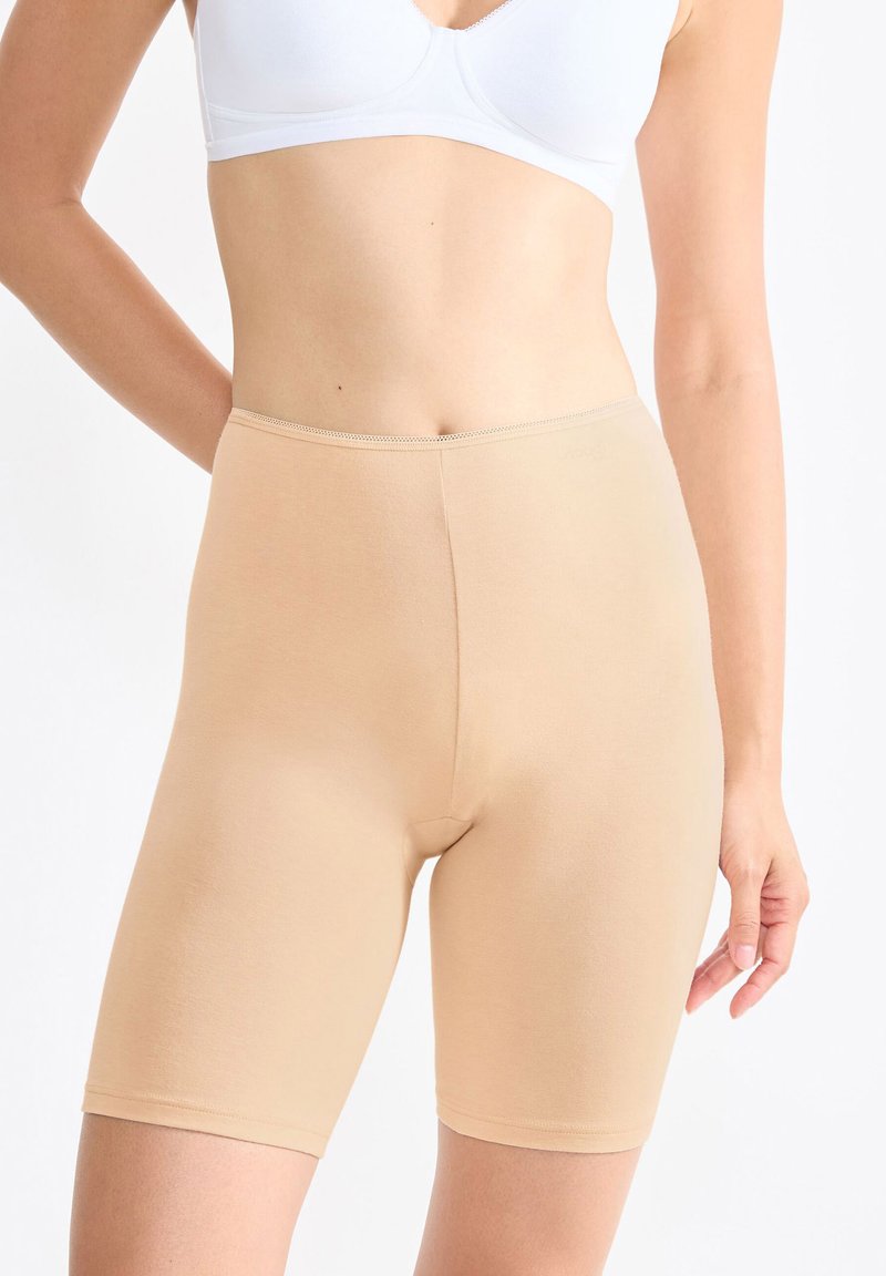 Beige, šortky ke kolenům vyrobené z hladkého, elastického materiálu s přiléhavým střihem a diskrétním pasem, vhodné jako spodní prádlo.