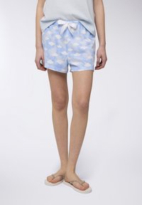 Pantaloni corti blu con motivo nuvola, realizzati in un materiale morbido con una vita elasticizzata e un nastro bianco per la regolazione.