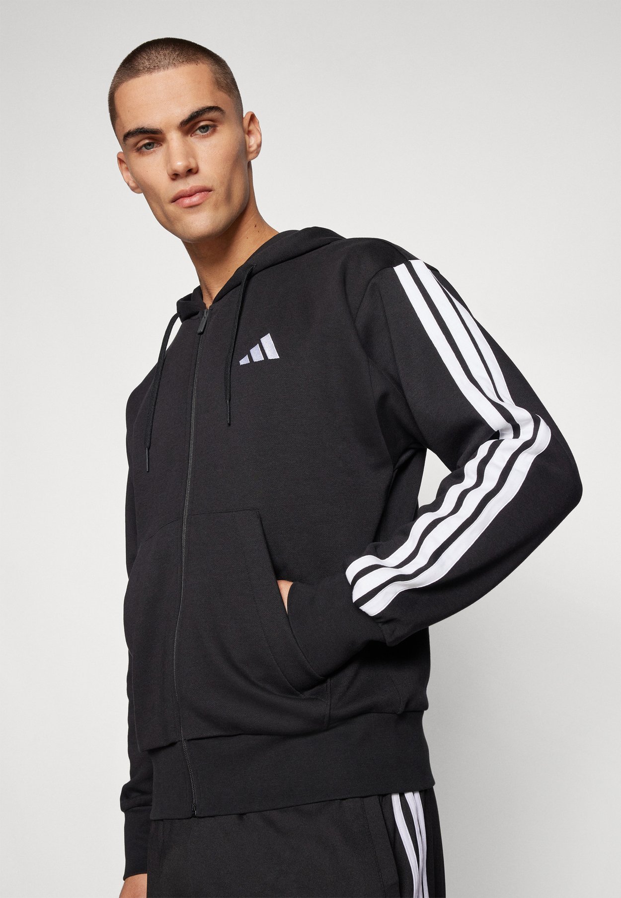 ESSENTIALS THREE STRIPES FLEECE