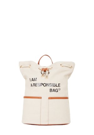 Zaino in tela di colore beige chiaro, con dettagli in pelle, chiusura a cordoncino e testo nero che recita "SONO UNA BORSA RESPONSABILE." Due tasche frontali.