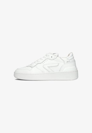 Witte sportieve sneakers van glad leer met een textuur rubberen zool, voorzien van een vetersluiting en minimale stikselaccenten.