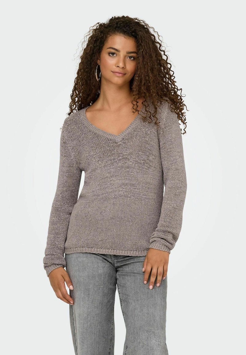 Helles graues Strickpullover mit V-Ausschnitt, langen Ärmeln und gerippten Bündchen, mit strukturiertem Muster und lockerer Passform.