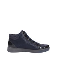 Baskets montantes pour homme en bleu marine avec un tissu texturé, des accents en daim, un système de laçage à l'avant, un col rembourré et une semelle en caoutchouc.
