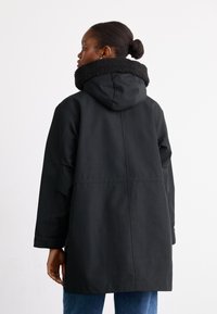 Carhartt WIP CLARTON PARKA - Abrigo corto - black