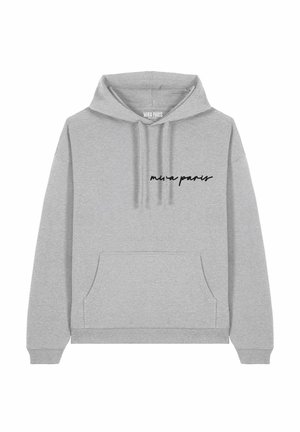 Grijze hoodie van zacht materiaal, met een voorzak, ribgebreide boorden en een geborduurd zwart logo op de borst.