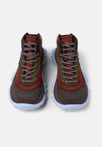 Camper KARST TREK - Tenisky - braun rot