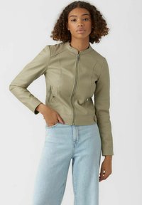 Vero Moda VMLOVE LAVINE SHORT COATED  - Giacca in similpelle - laurel oak