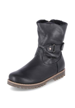 Bottine en cuir noir avec un bout rond, détail de boucle et semelle texturée. Elle possède une doublure douce et un design légèrement affaissé.
