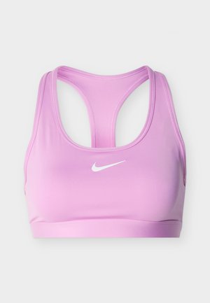 Bustieră sport mov deschis de la Nike cu design racerback și logo alb Nike swoosh centrat pe față.