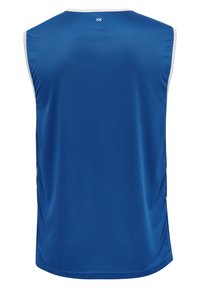Blauwe mouwloze sporttop van gladde stof, met een ronde halslijn en zijsplitsen. Bevat witte accenten langs de armsgaten.