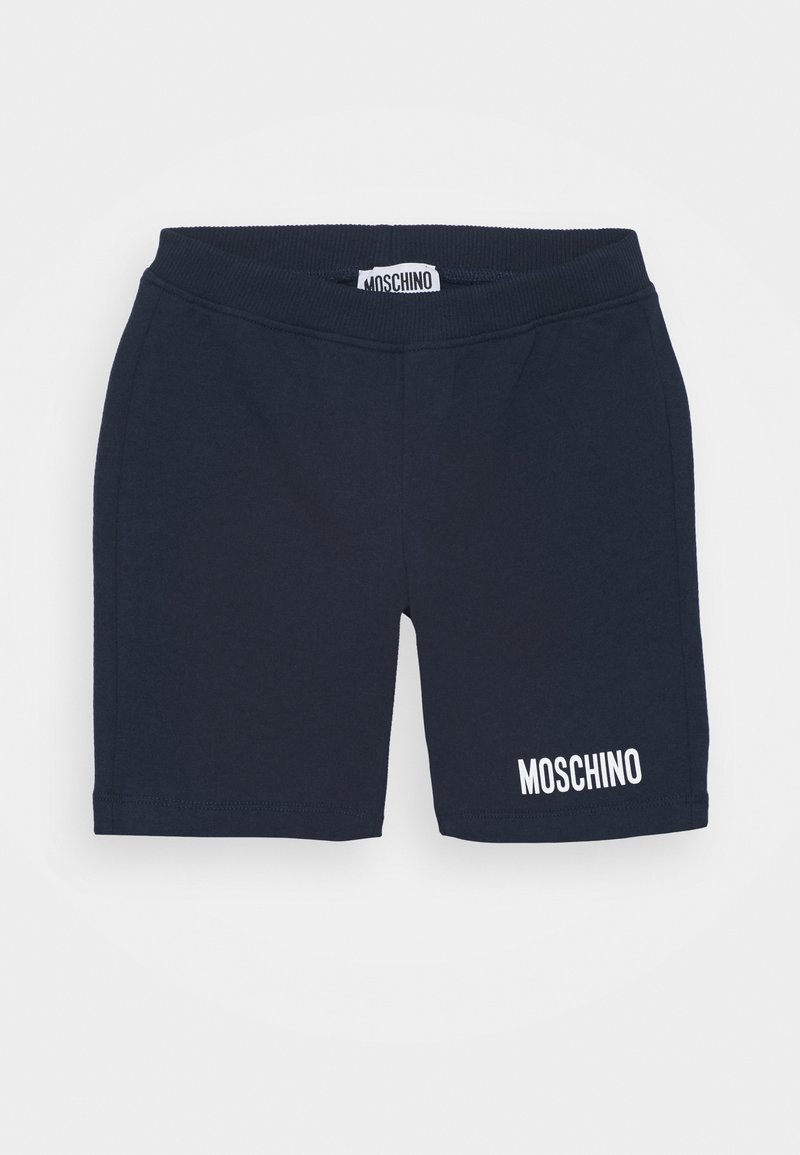 Shorts bleu marine Moschino avec taille élastique et logo blanc imprimé sur la jambe gauche, présentés sur un fond uni.
